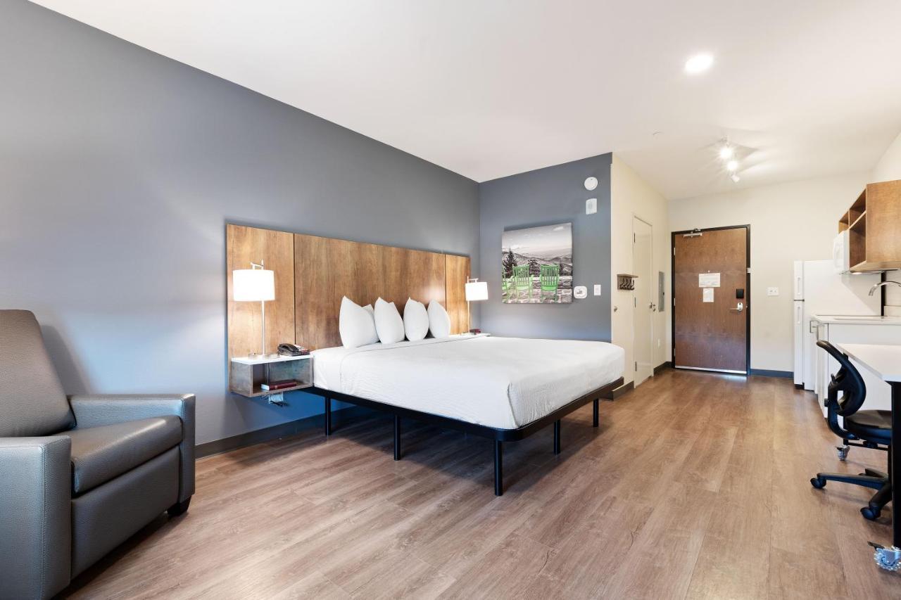 Extended America Premiere - Hotel Ukiah