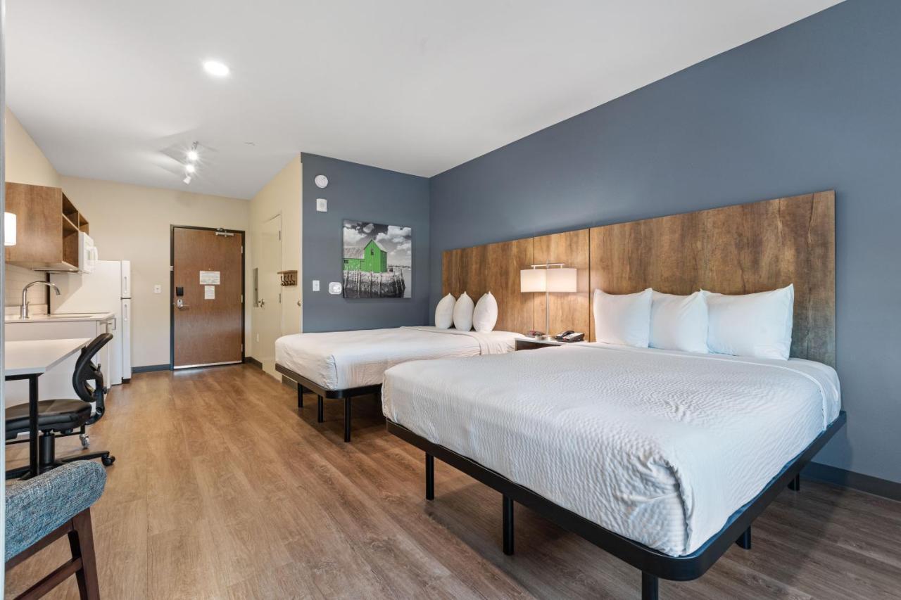 Extended America Premiere - Hotel Ukiah