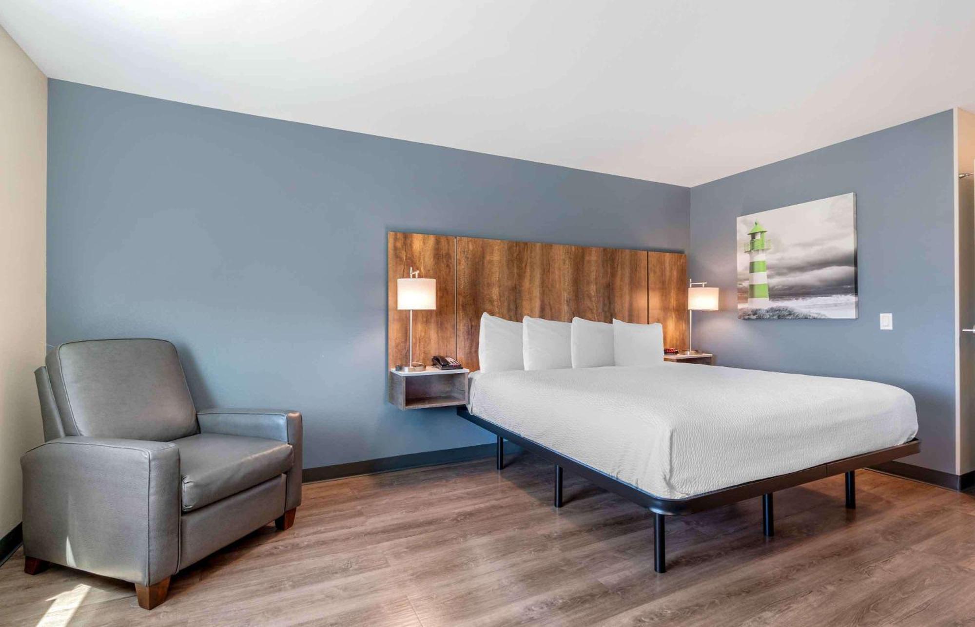 Extended America Premiere - Hotel Ukiah