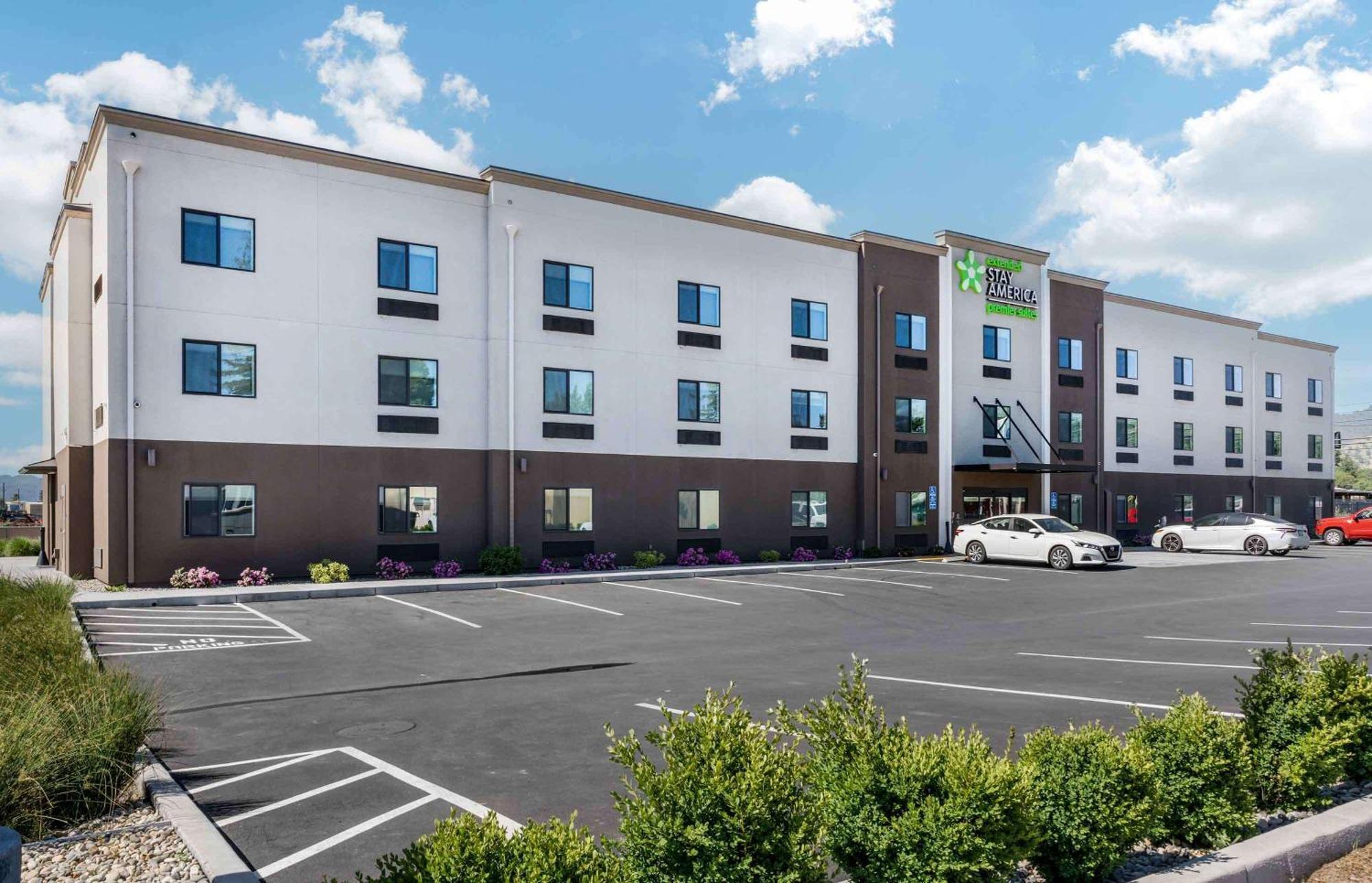 Hotel Extended America Premiere - Ukiah